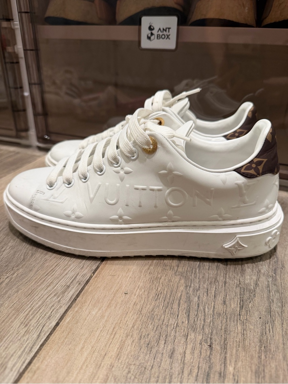 Louis Vuitton time out sneaker White Embossed Leather with Monogram
